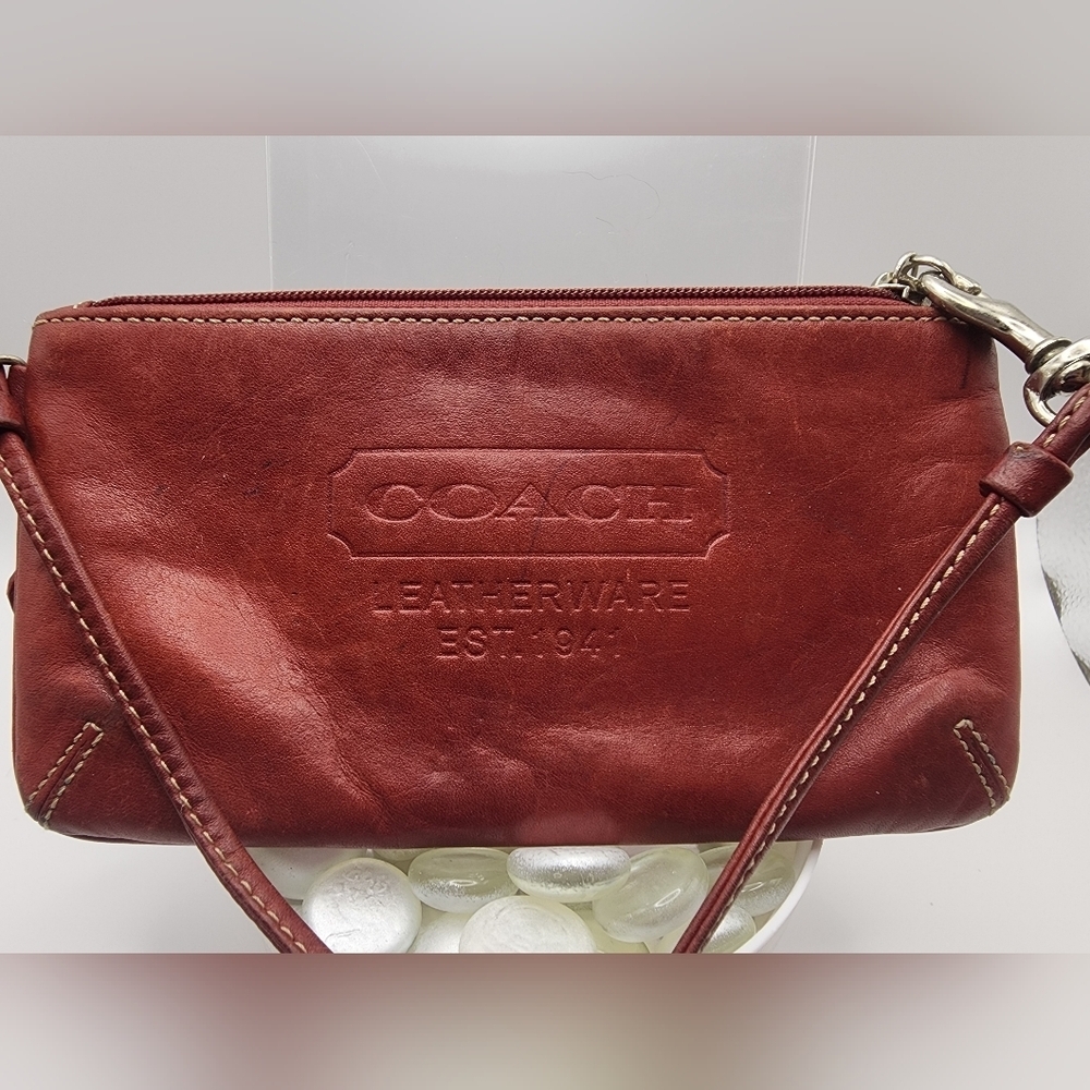Vintage Coach Erikson‎ Coin Purse in maroon red leather.
